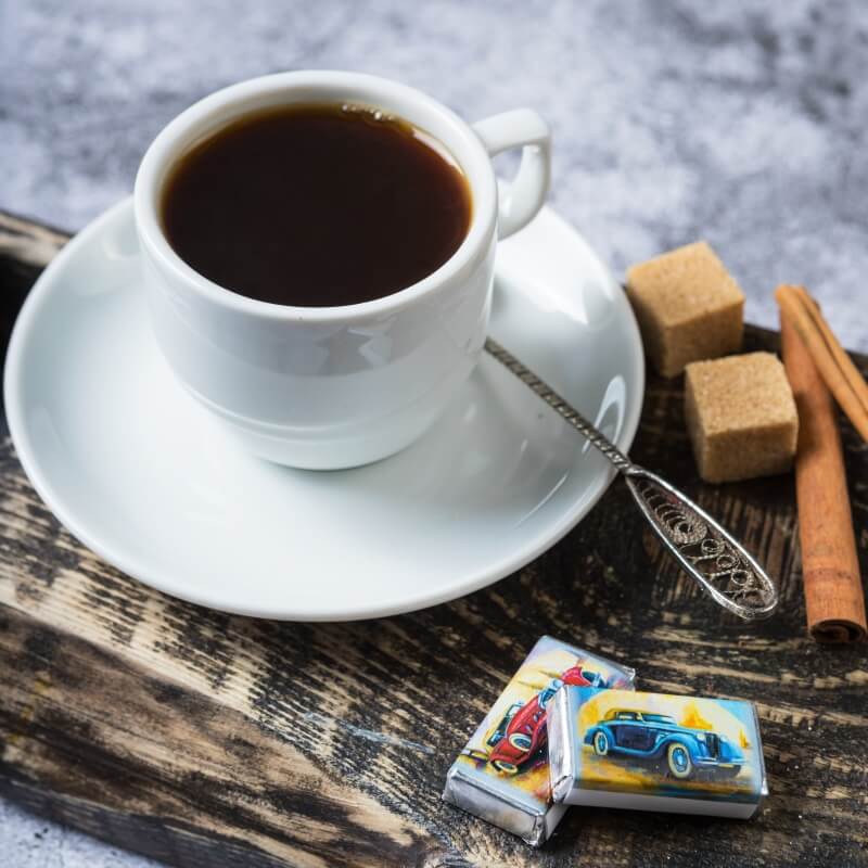 Кофе заварной со сливками и шоколадкой